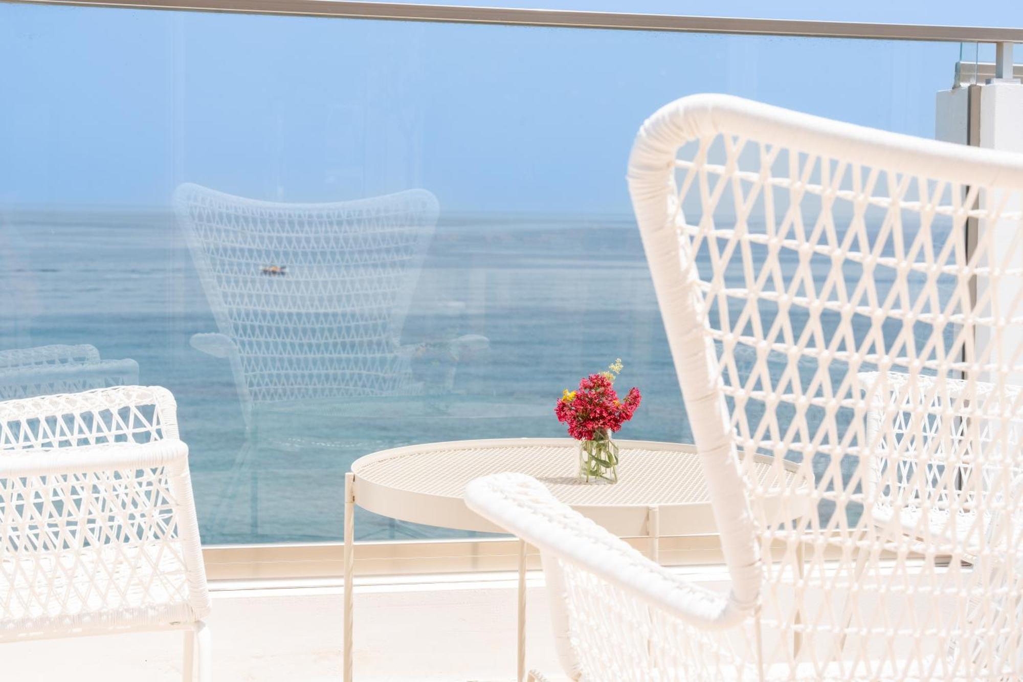 Sea Breeze Hotel (Adults Only) แอร์ซอนิสซอส ภายนอก รูปภาพ